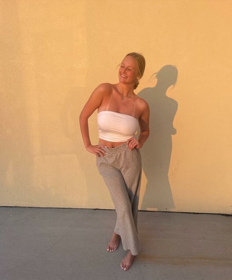 Anya Truax nude leak onlyfans