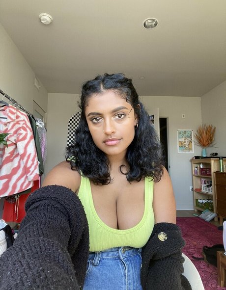 Yamini Nambimadom onlyfans pictures