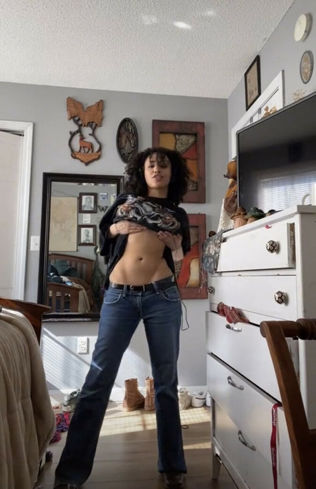 Aaliyeezy onlyfans nude tits