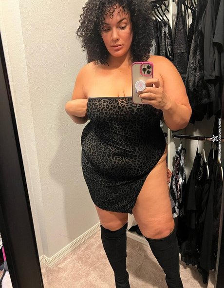 Nia Jax onlyfans leaked naked