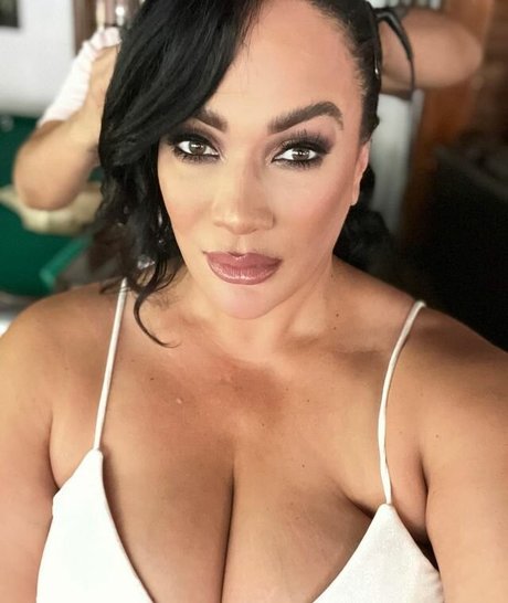 Nia Jax nude leaks onlyfans