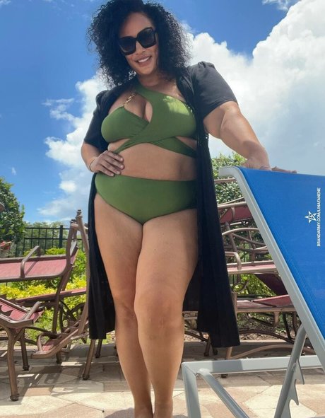 Nia Jax onlyfans leaks.