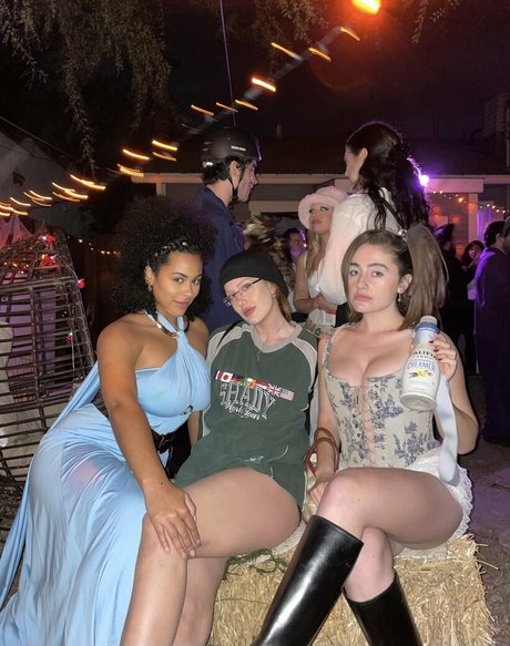 Raina Morris onlyfans nude pictures