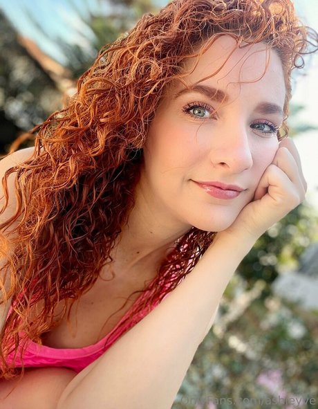 ashleyve nude onlyfans pics