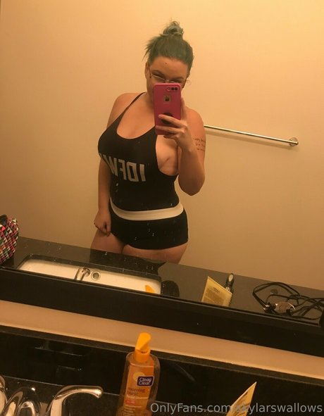 skylarswallows onlyfans naked leaked