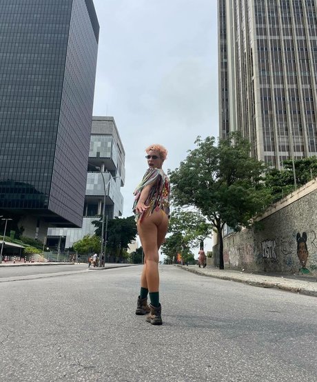 Bruna Linzmeyer onlyfans nide