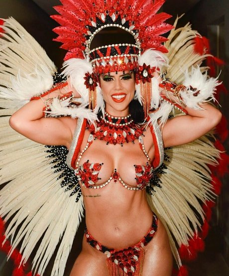 Larissa Tomasia hot onlyfans