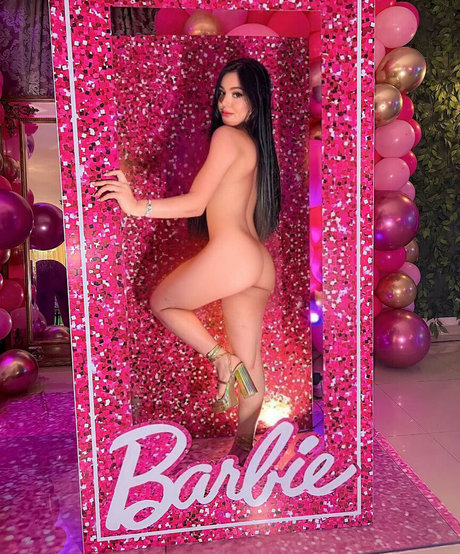 Bella Angel Dezoitou only fans leaks