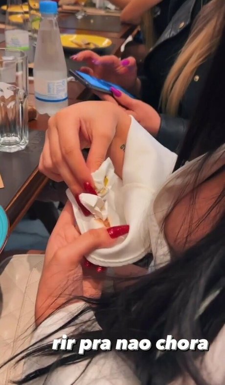 Bella Angel Dezoitou onlyfans pics leaked