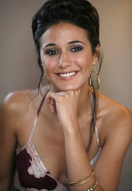 Emmanuelle Chriqui tits onlyfans