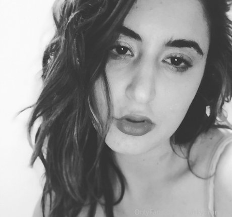 snarkybrunette onlyfans striptease