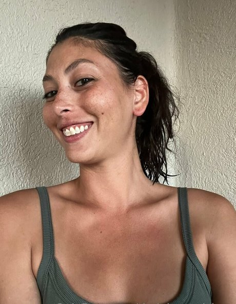 thelolapearlshow tits onlyfans