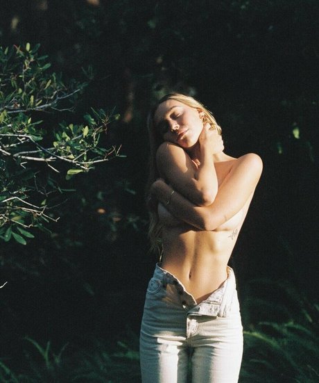 Alexis Ren onlyfans leaks sex