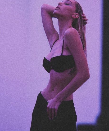 Alexis Ren Profile pic