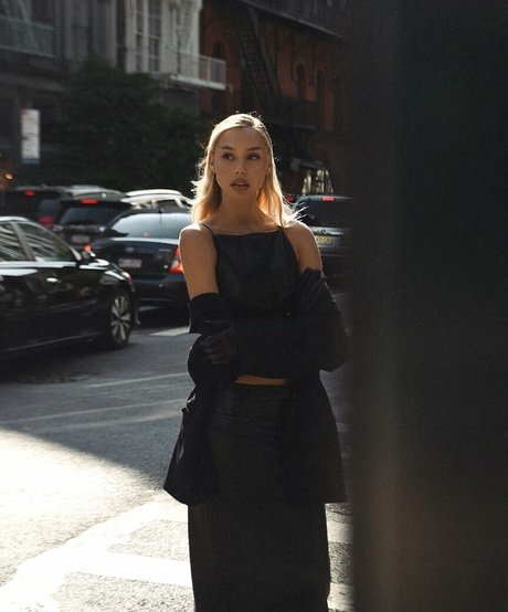 Alexis Ren onlyfans nude