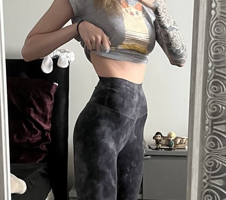 Alliury nude leak onlyfans