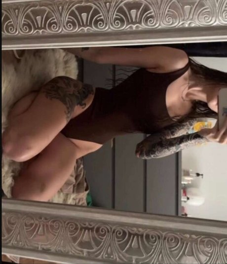 Alliury onlyfans naked