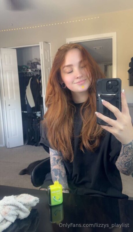 Lizzys Playlist onlyfans nudes leak