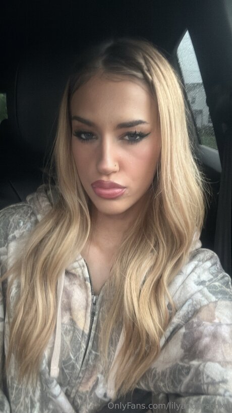 Lilyandersonxo naked onlyfans leaks