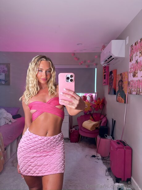 Lanahill naked on onlyfans