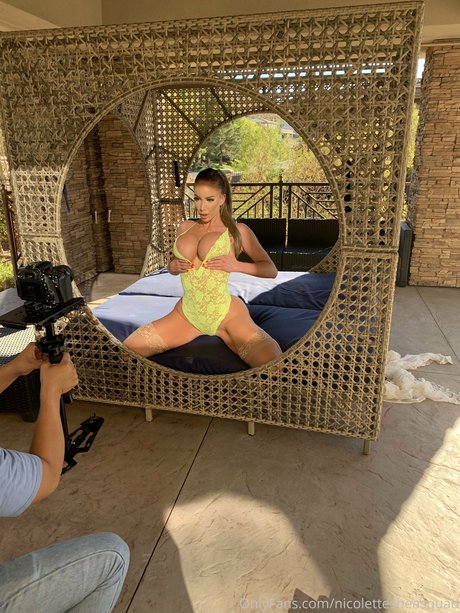 Nicolette Shea onlyfans picture