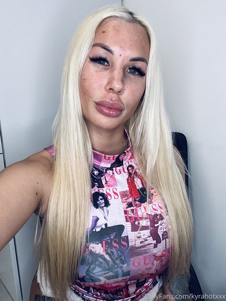 kyrahotxxx onlyfans free content