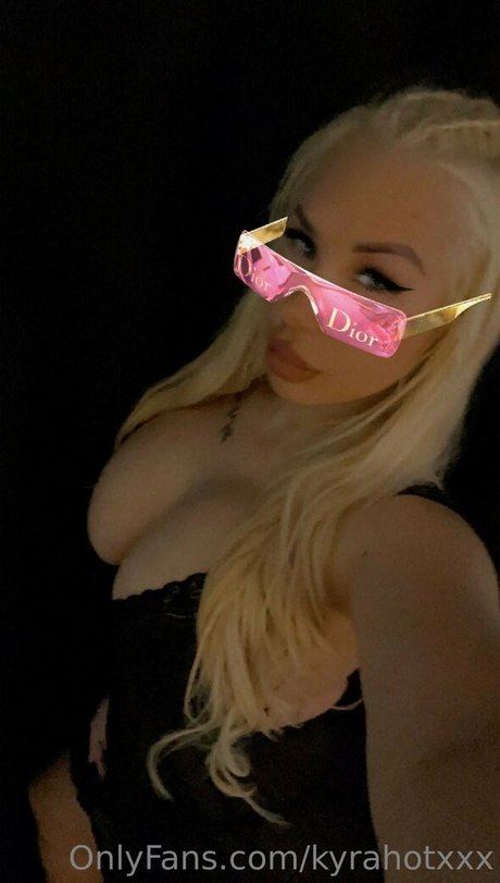 kyrahotxxx en onlyfans