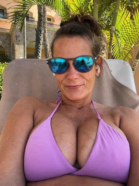 Annabelle Peaches onlyfans naked leaked