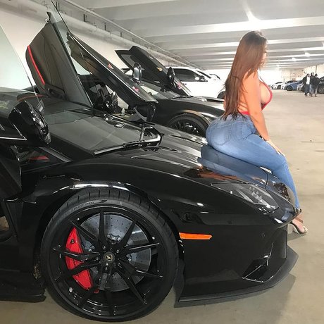 Maria Gjieli onlyfans post