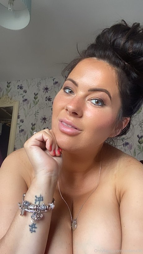 Rachel Aldana onlyfans tits