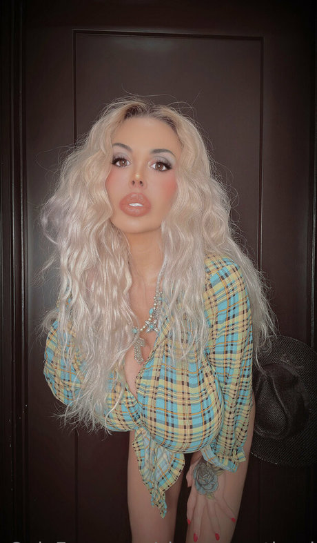 Sienna West onlyfans leaked