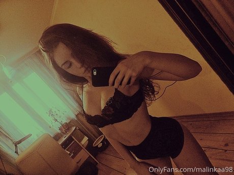 malinkaa98 onlyfans naked leaked