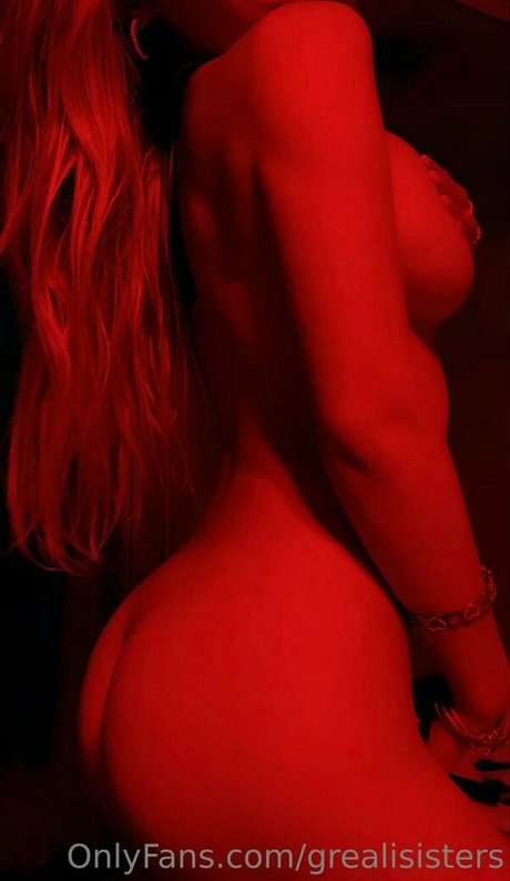 Greta and Alice onlyfans striptease