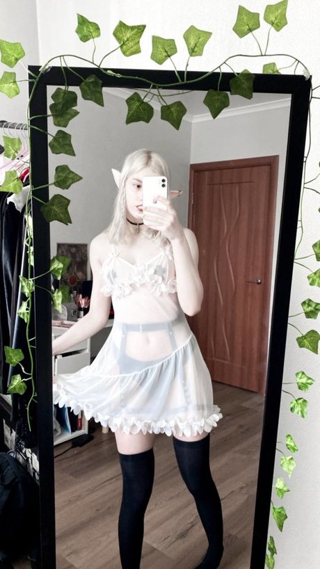 Allotropp onlyfans model