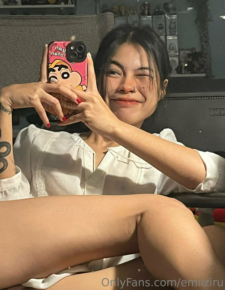 emiiziru onlyfans nude photos