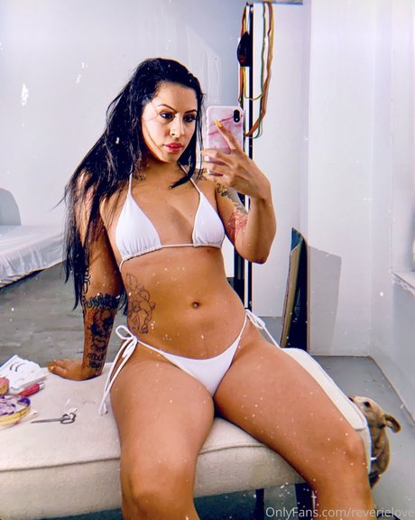 Reverie love Profile pic