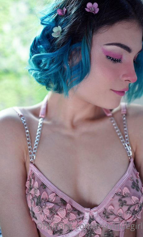 Trixy Blue naked onlyfans pics