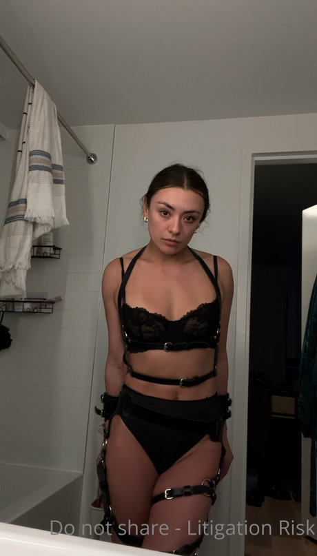 Yana Demeester naked only fans