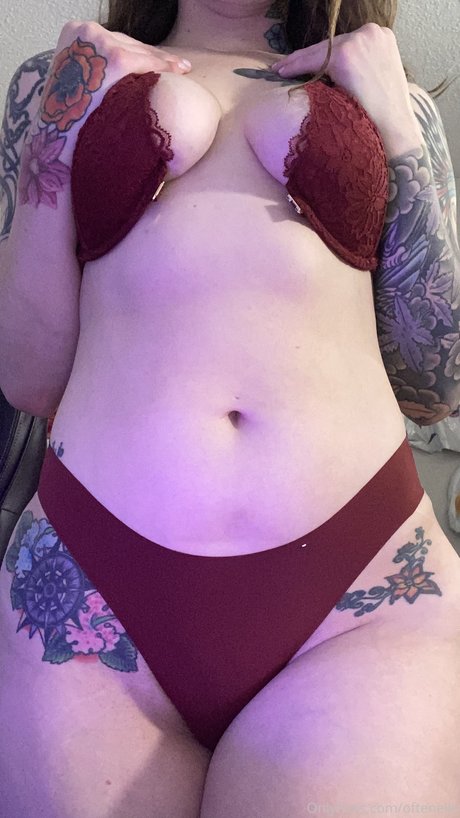 OftenElle nude onlyfans pics