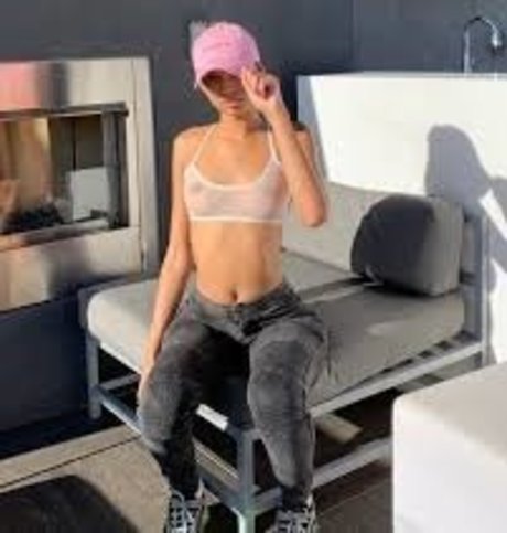 Edwina Carla Isaacs naked onlyfans pics