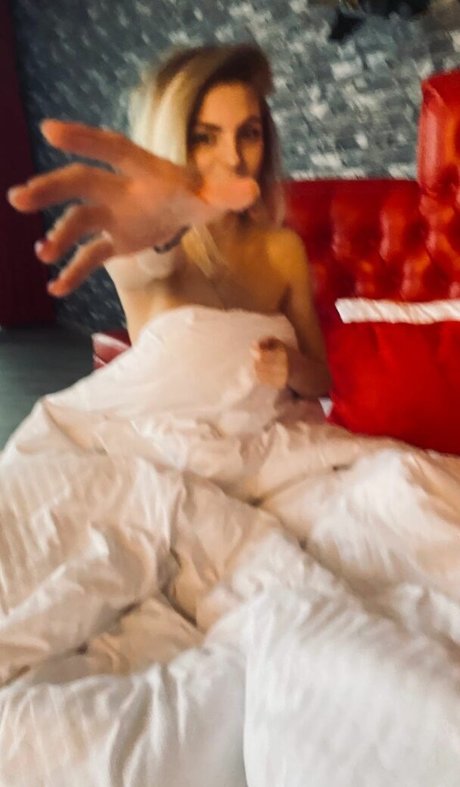 busya18plus onlyfans boobs