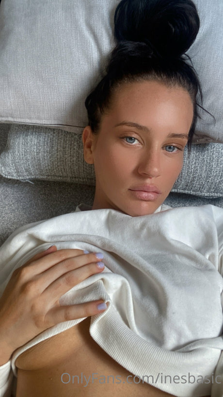 Ines Basic_ onlyfans strip tease