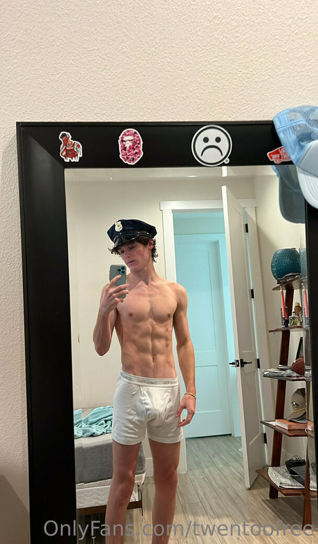 twentoofree onlyfans images