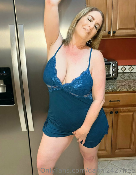 danni2427free nude leak onlyfans