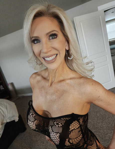 Anya XO onlyfans images