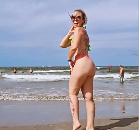 Vanessa Carazzo onlyfans ass