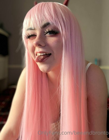 beeandbronto topless onlyfans