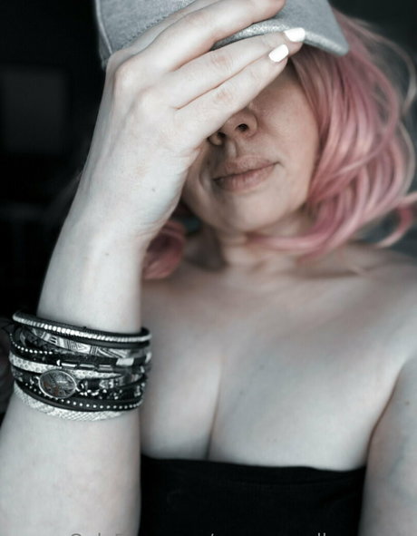 youmaycallmeannie onlyfans naked pics