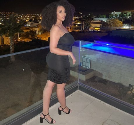 Ines Curly only fans leak nude