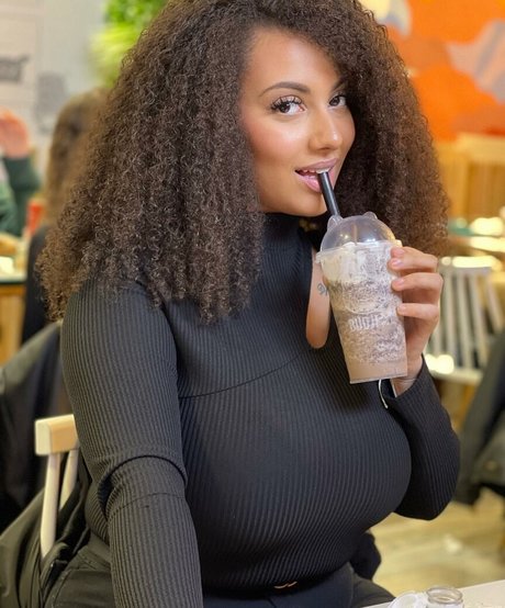 Ines Curly nudes leaked onlyfans